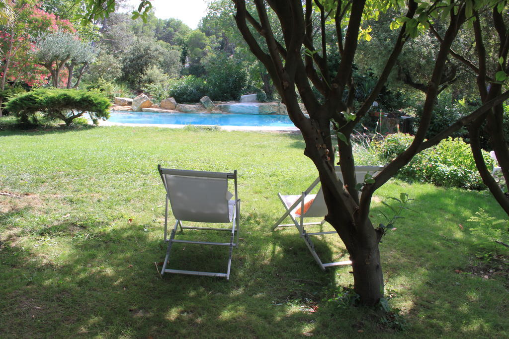 La Bousquatiere Bed & Breakfast Piolenc Eksteriør bilde